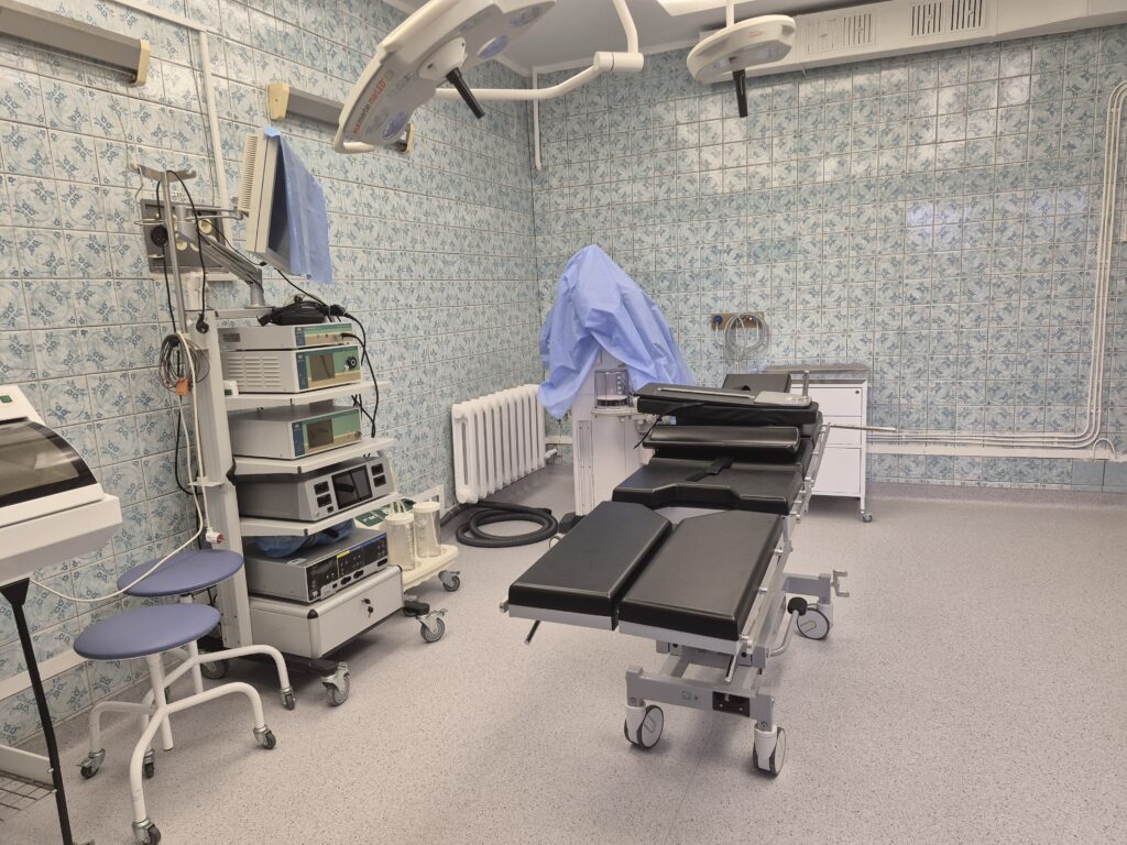 Медицинское учреждение с отделениями хирургиии в г. Киеве.